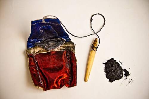 A Kurdish kohl (kil) set
