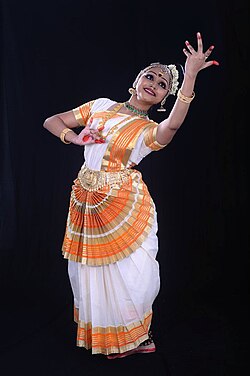 Mohiniyattom performance.jpg