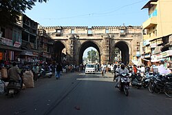 Roadside vendors at Teen Darwaza