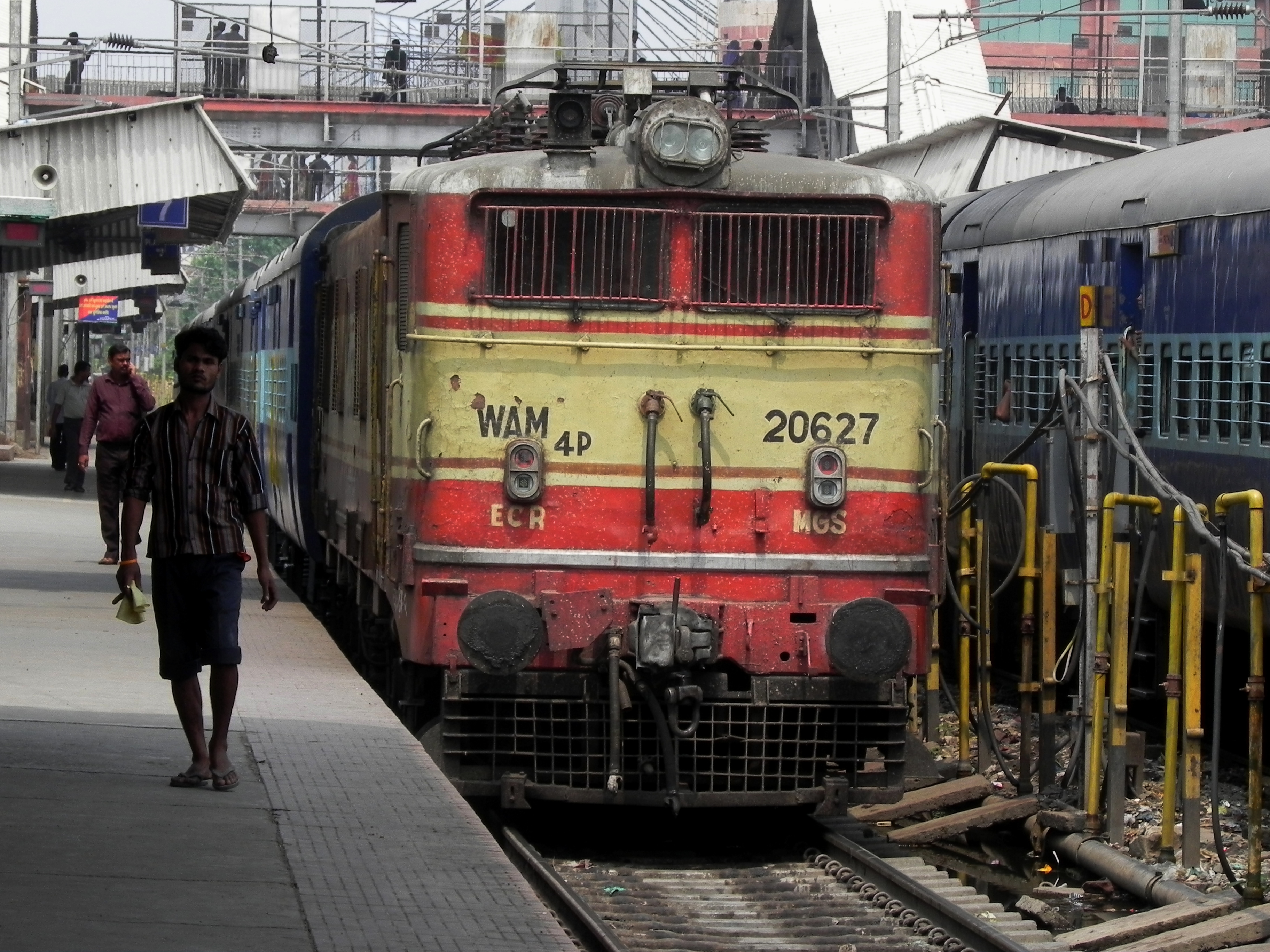 12295 (SBC-PNBE) Sanghamitra Express from Mughalsarai Shed