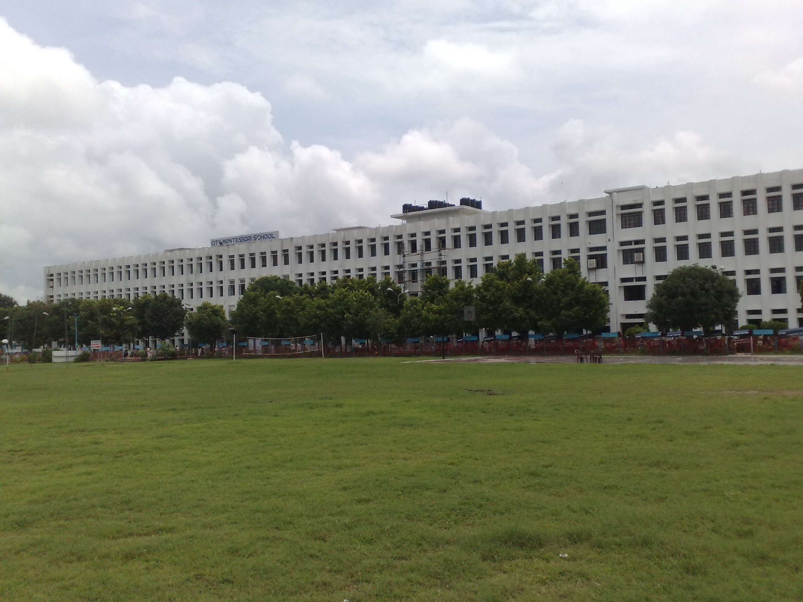 The academic block at the Kanpur Road campus