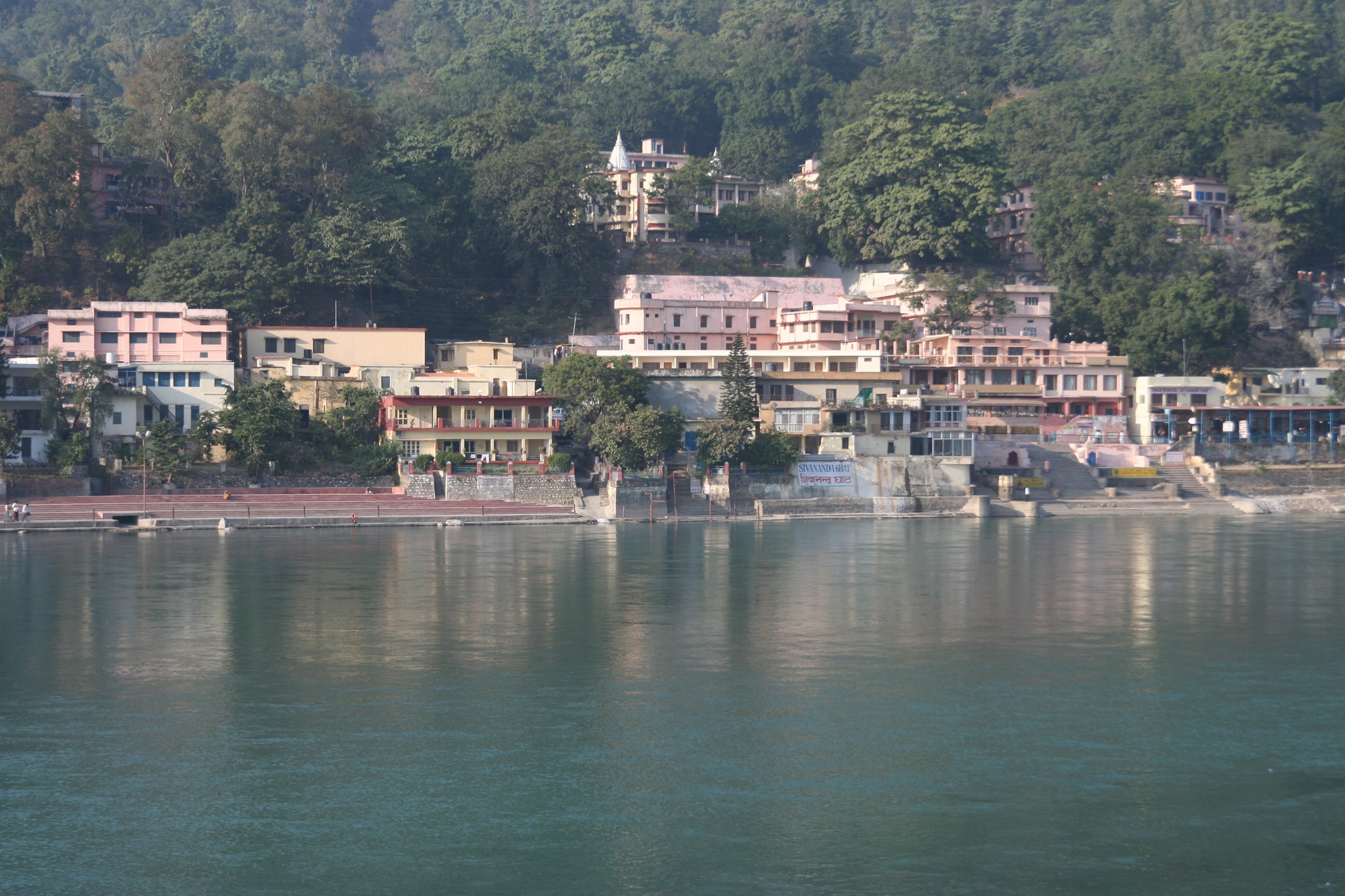 Ashrams on the banks of Ganges, Rishikesh.jpg