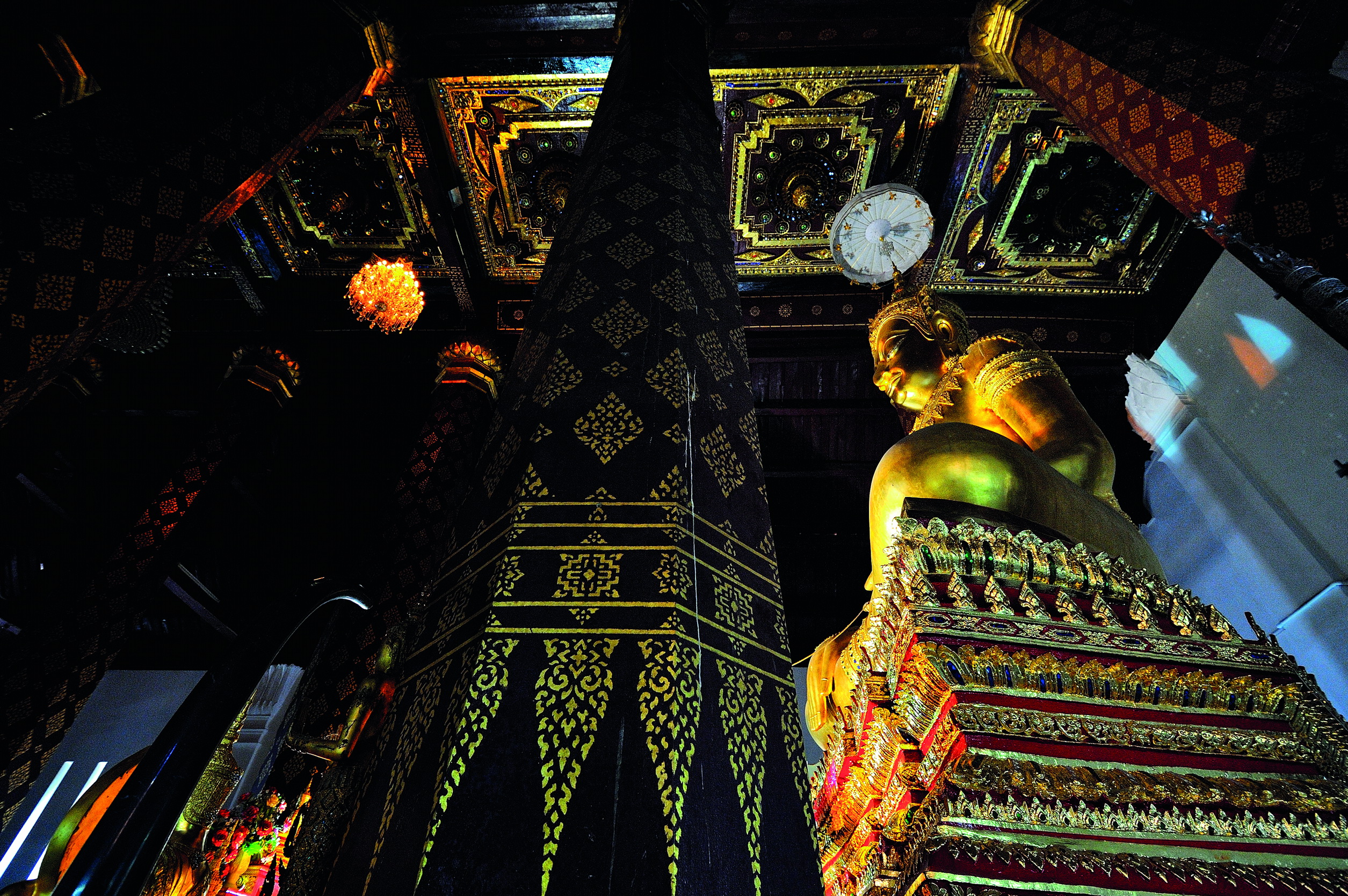 Interior of Wat Na Phra Men