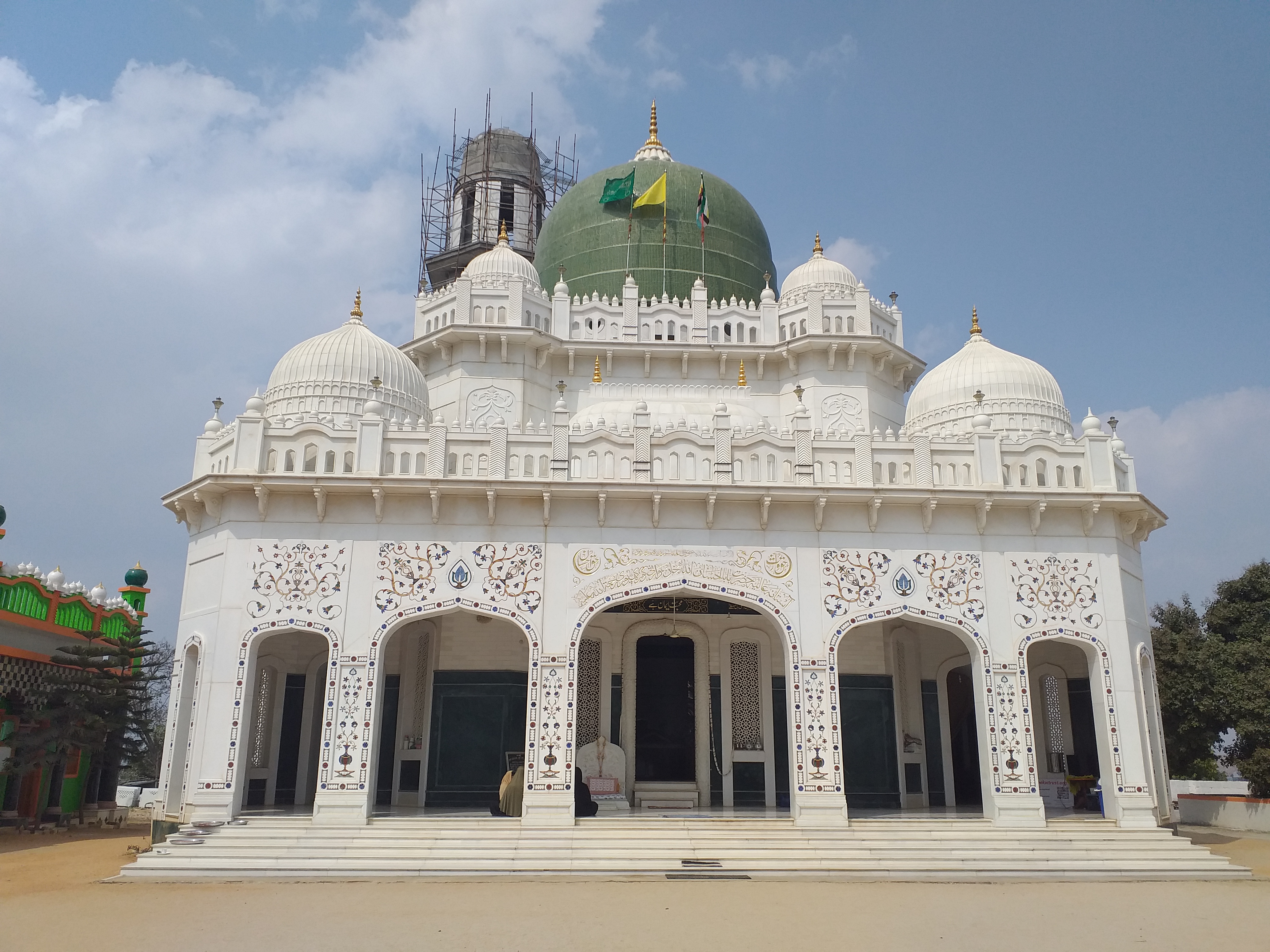 File:Baba Ehsanulla Khan Warsi Dargah, Madanapalle - 1.jpg