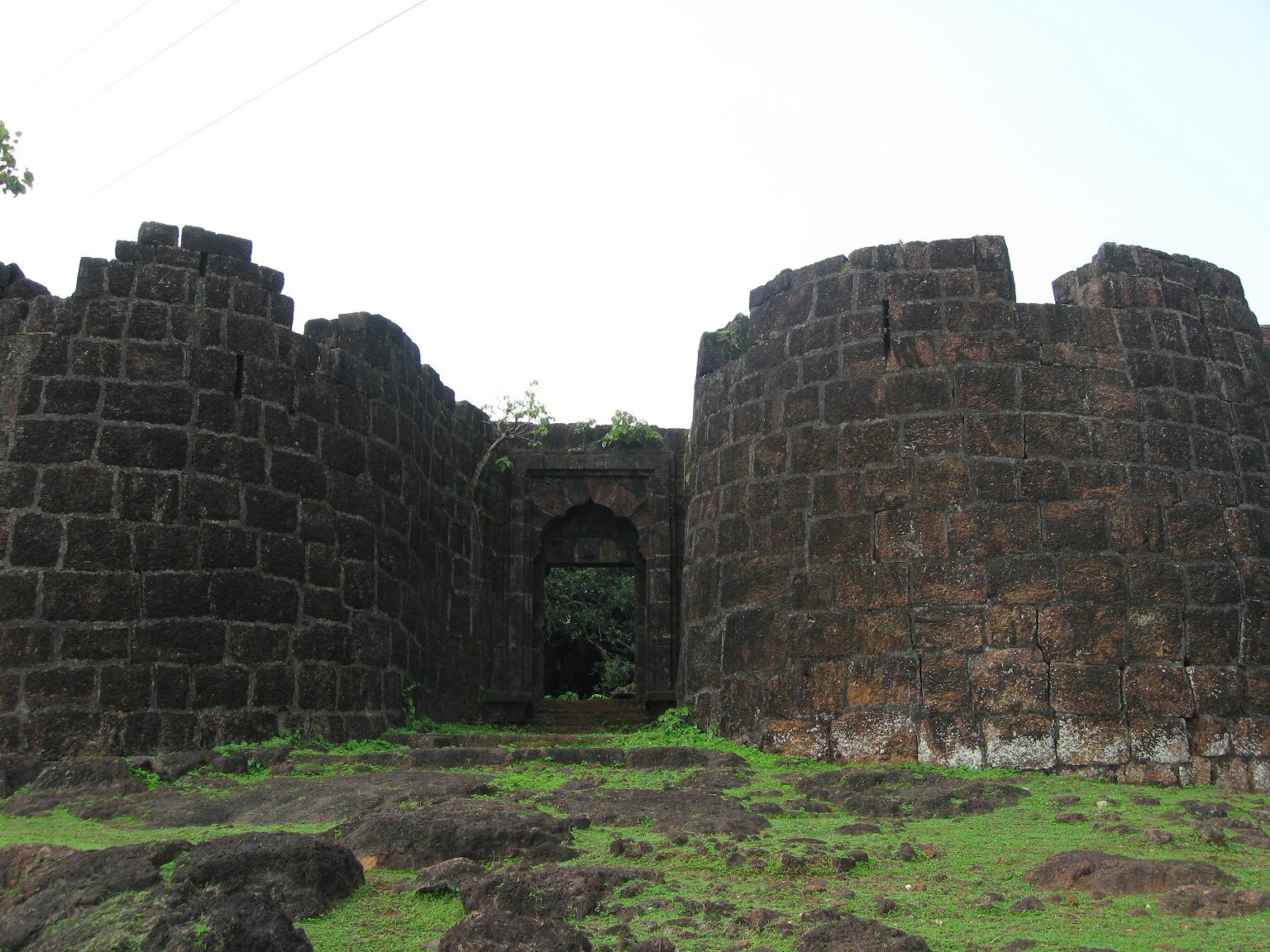 Bankot Fort.jpg