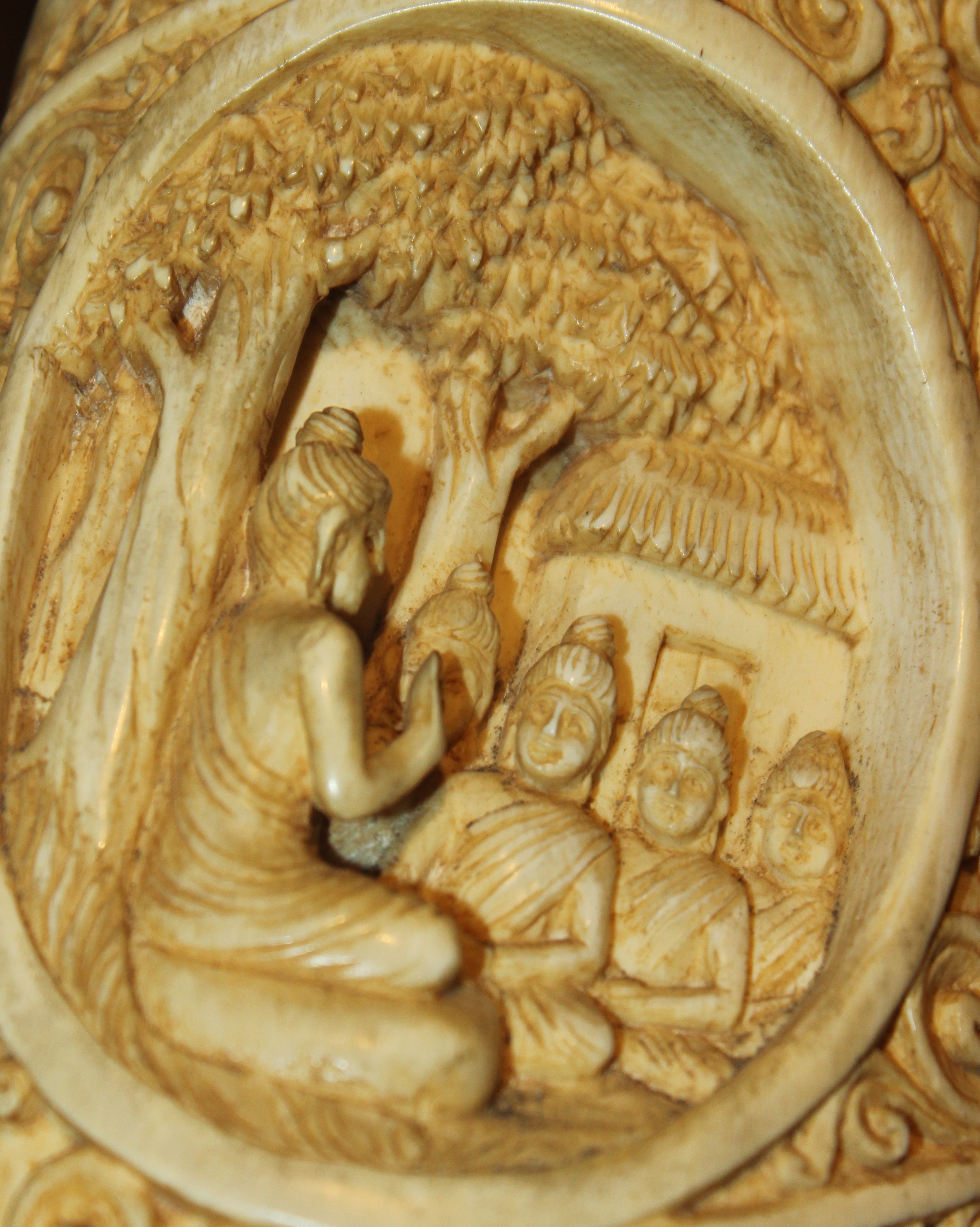 File:Buddha addresses the masses Roundel 28 buddha ivory tusk.jpg