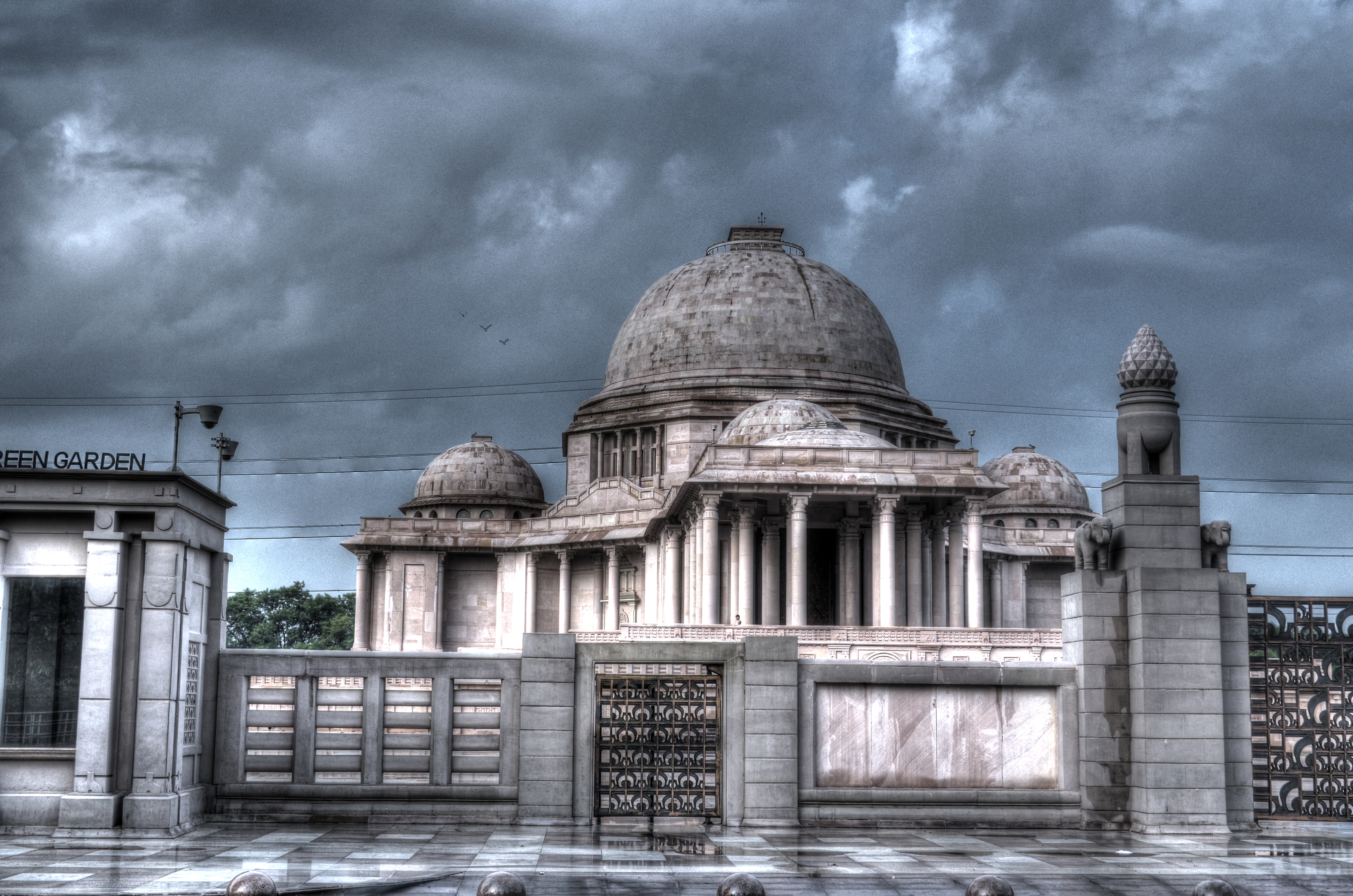 Buddha park Noida.jpg
