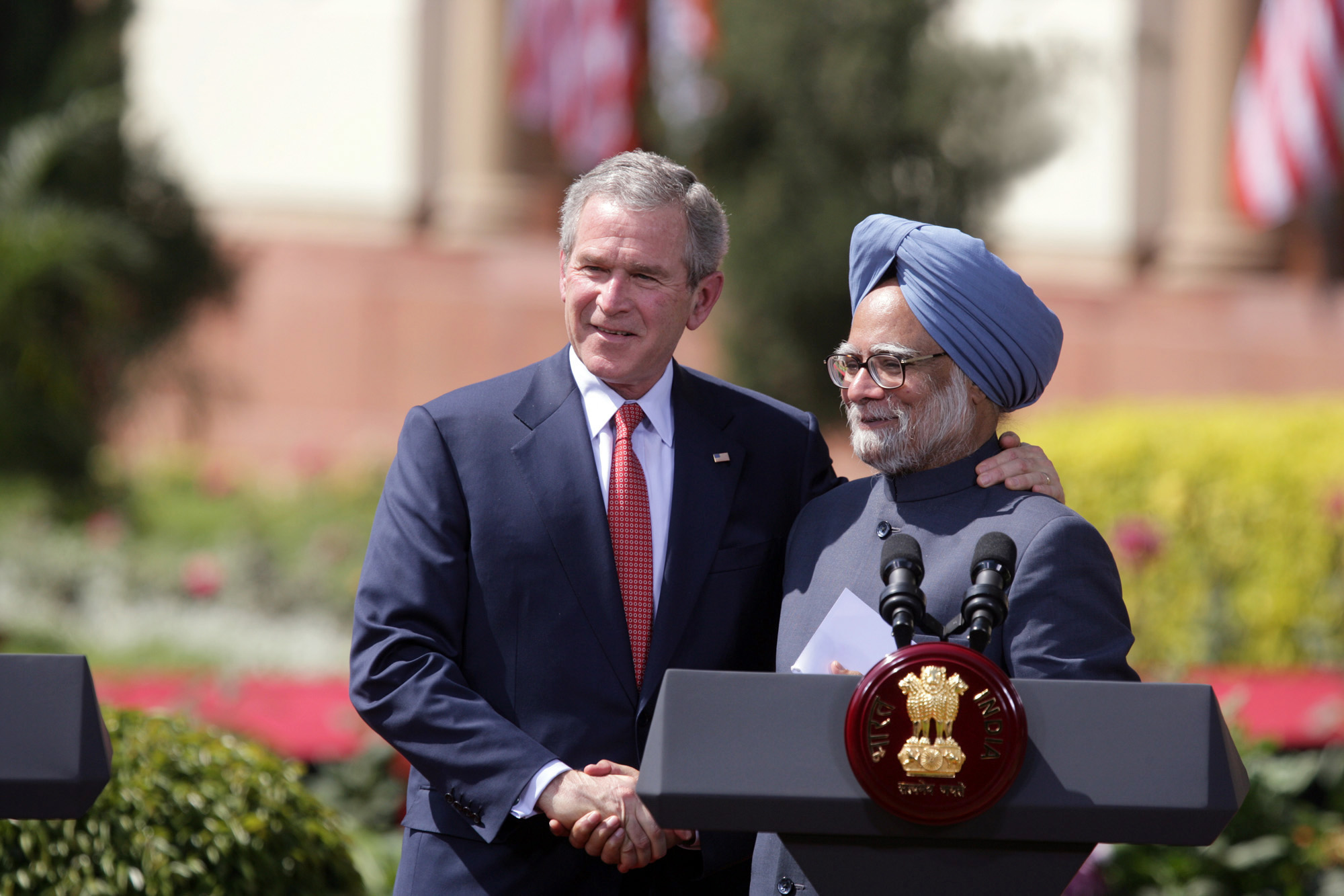 Bush & Singh in New Delhi.jpg