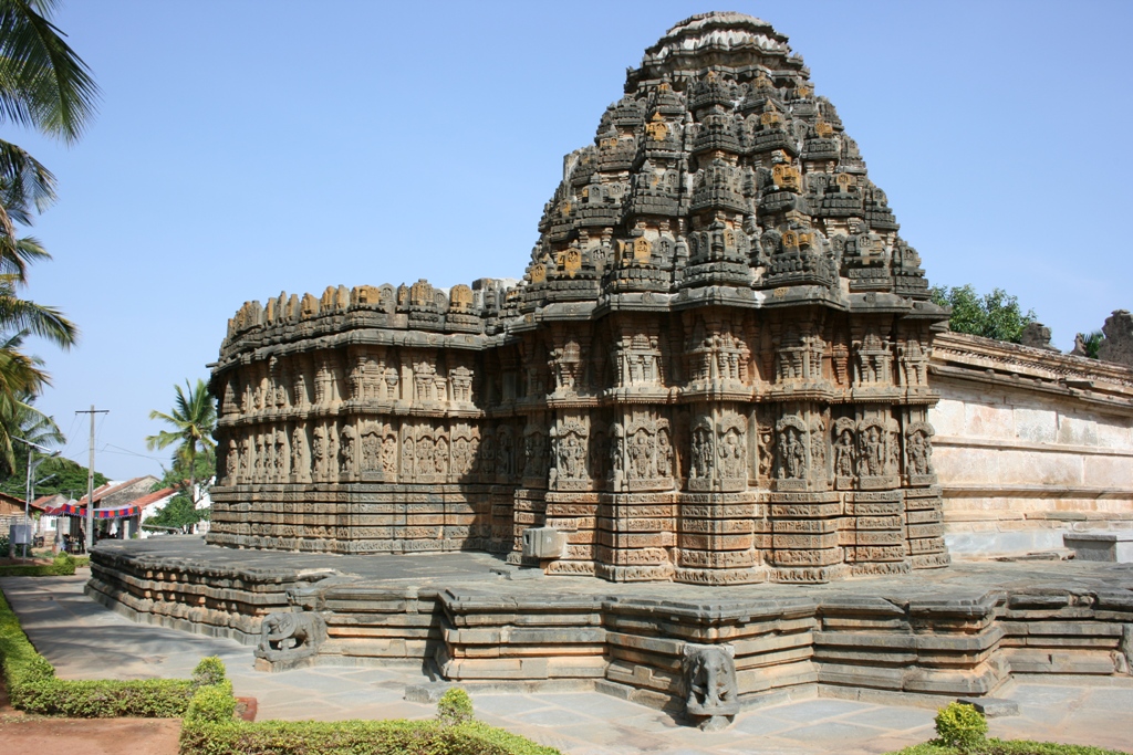 Chennakeshava temple at Aralaguppe.jpg