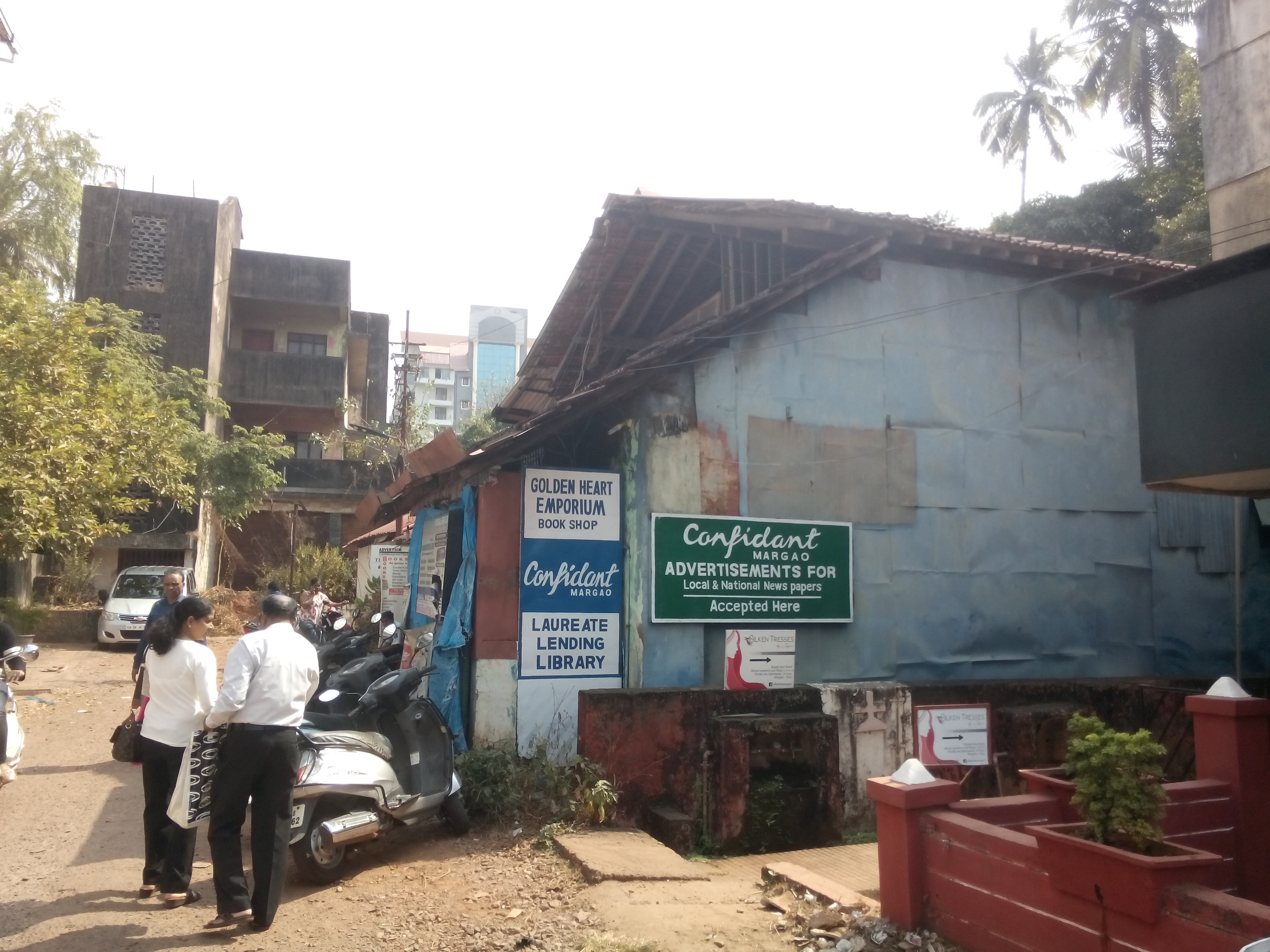 Confidant House, Margao, west elevation. The building contains a library and bookshops.