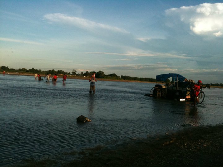 Crossing Mechi River.jpg