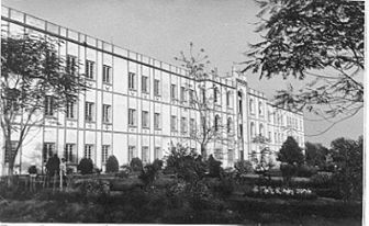 De Nobili School Main Building.jpg