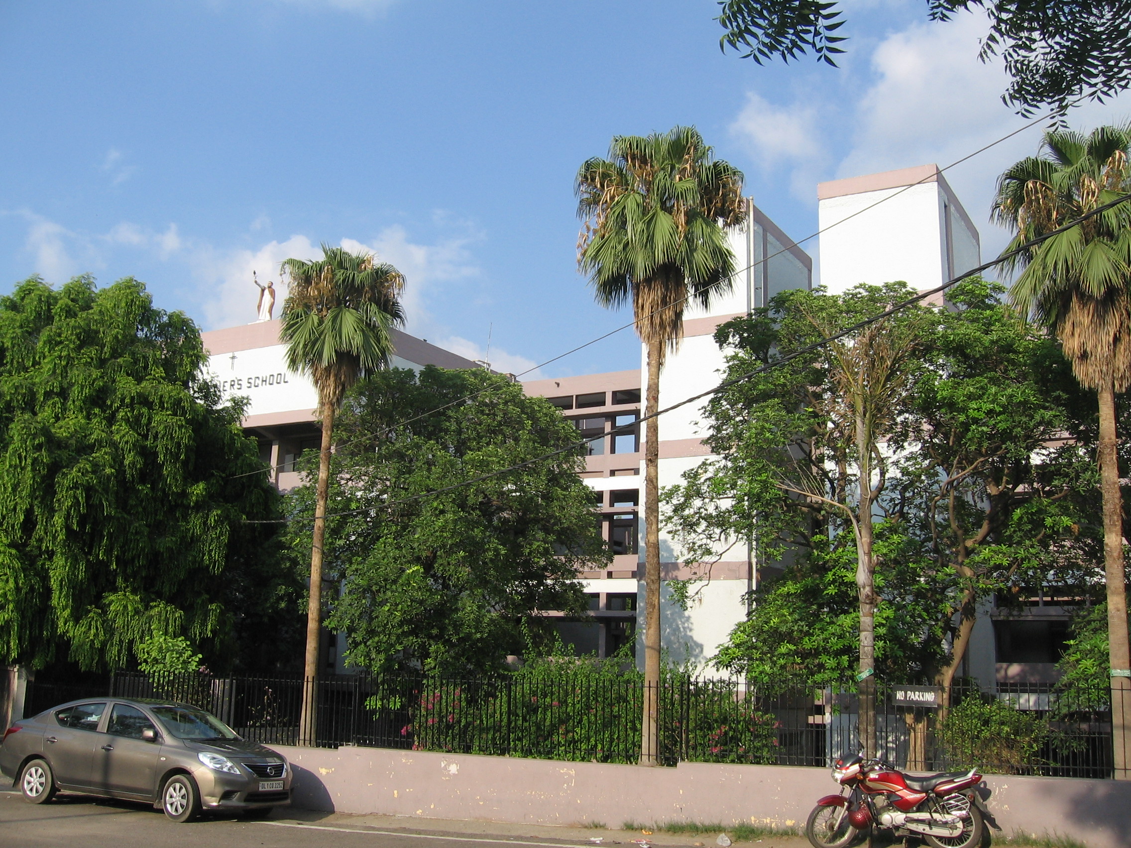 Delhi, St Xavier's School (new building).JPG