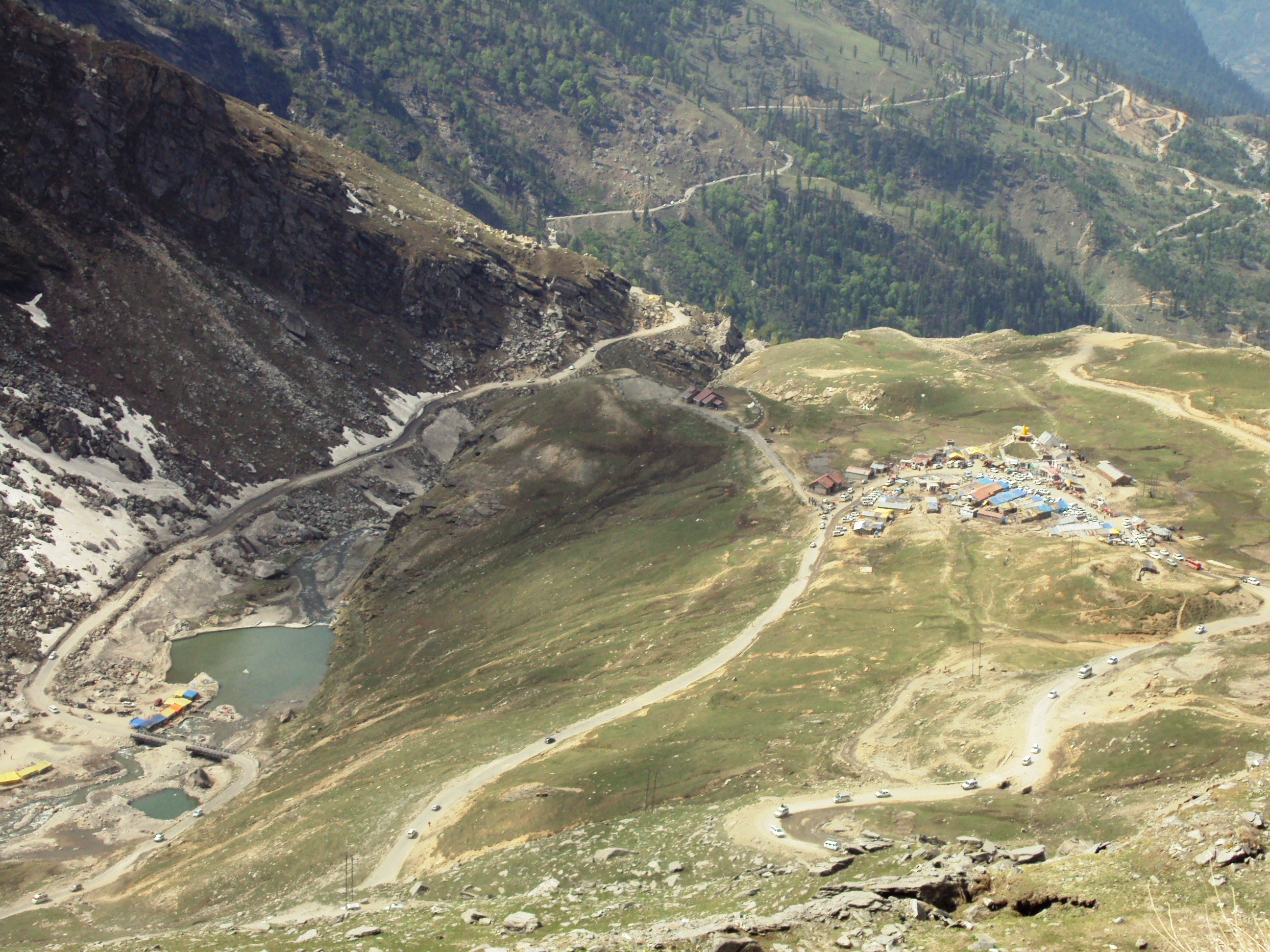 A view of Dhabas (road-side eateries) at Marhi and Leh-Manali Highway on the way to Rohtang Pass, May 2009