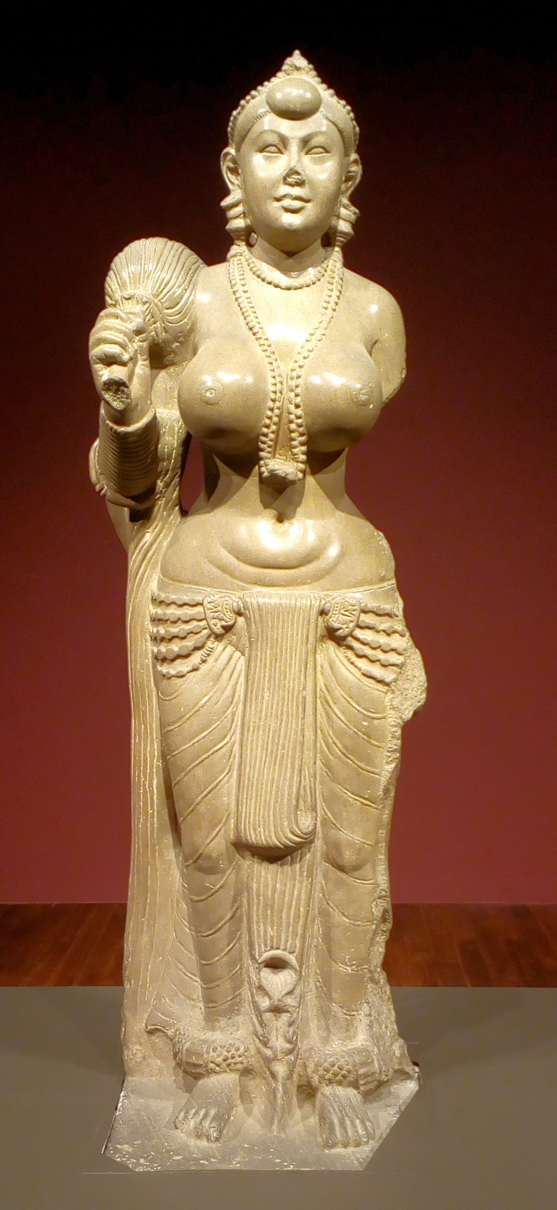 The Didarganj Yakshi depicting the dhoti wrap