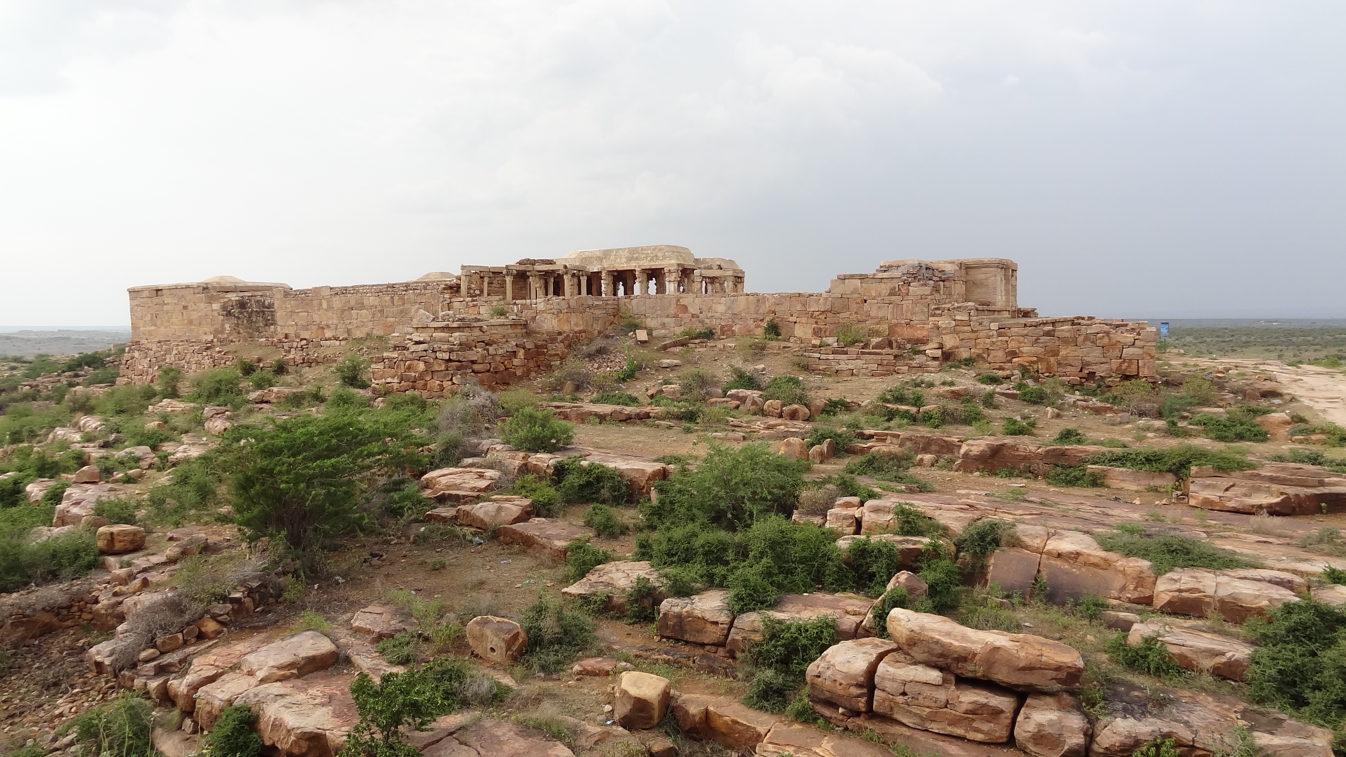 Fort with enclosed ancient buildings, Madhavaperumal temple
