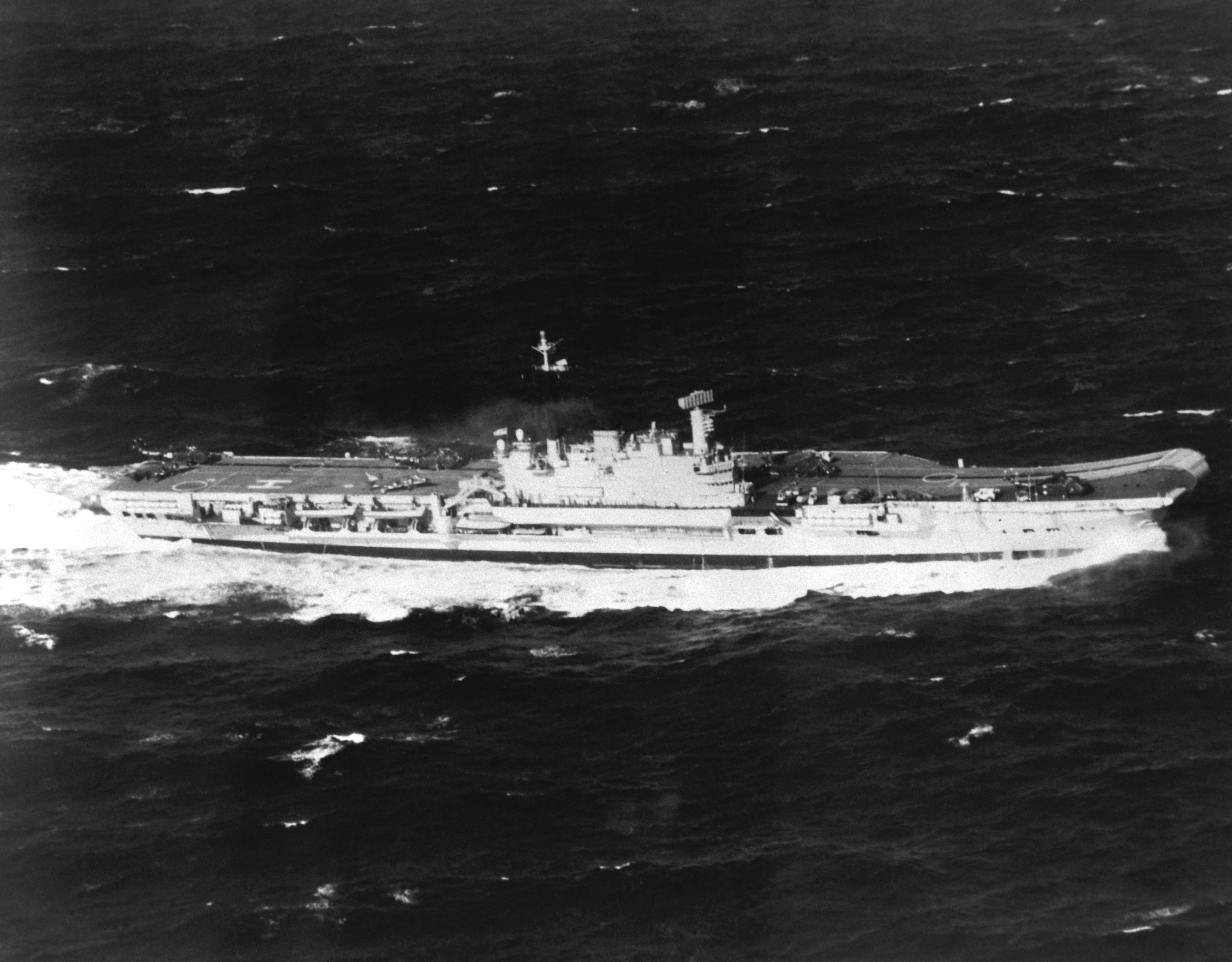 HMS Hermes (R12) underway on 16 March 1982 (6350754).jpg