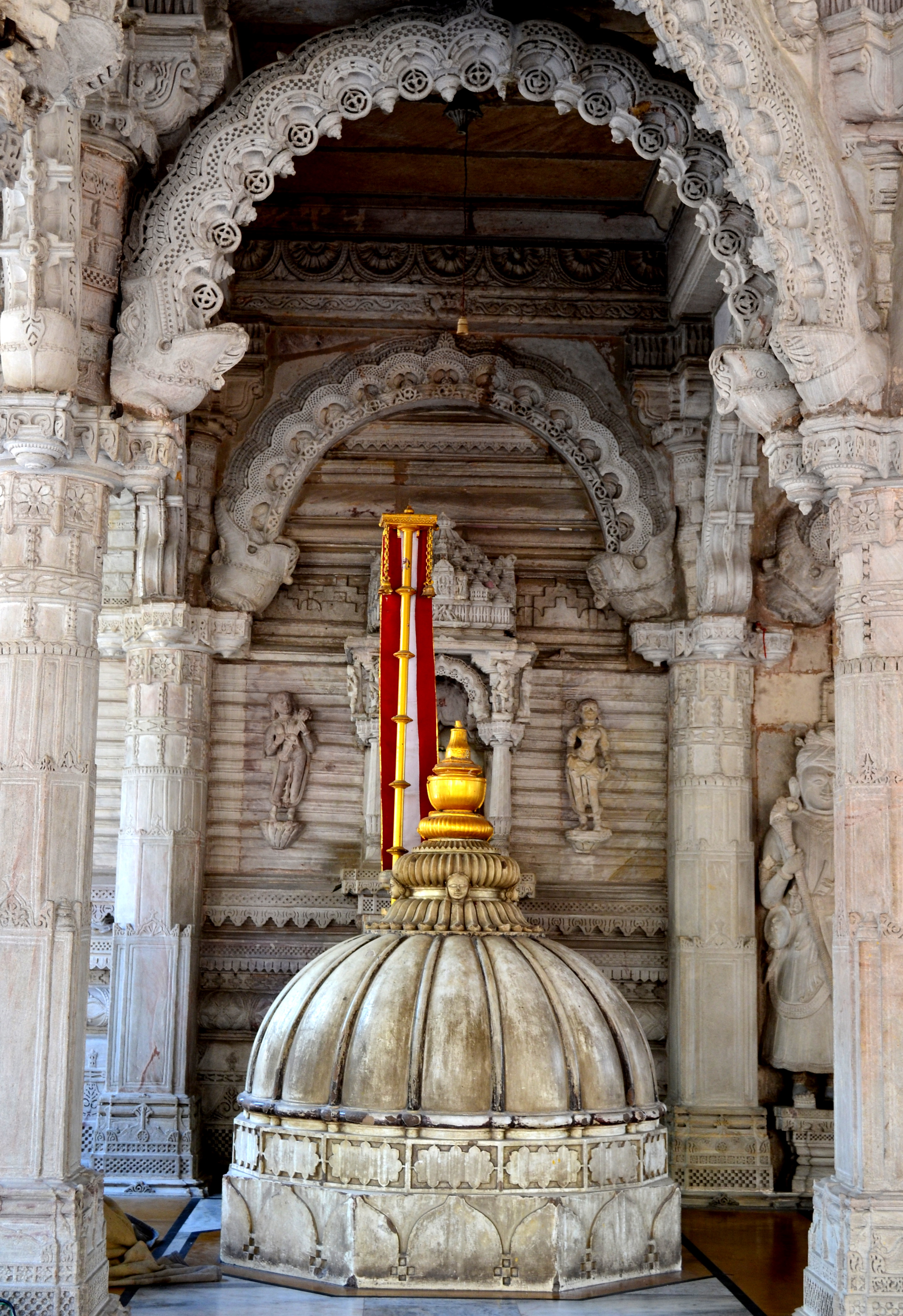 Tomb of Hatheesing Jain Derasar