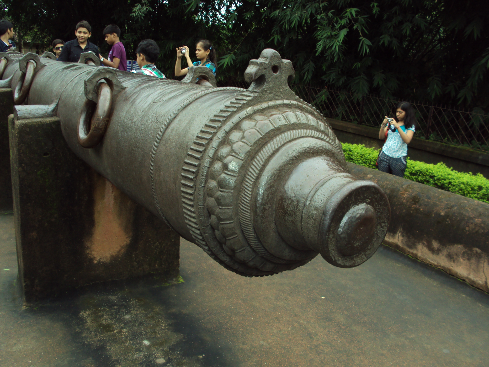 Jahan Kosha Cannon.JPG