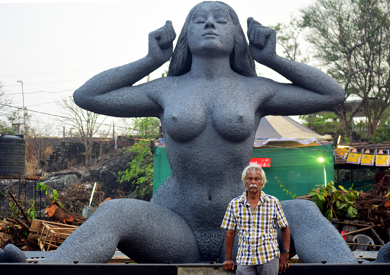 The sculptor and Yakshi