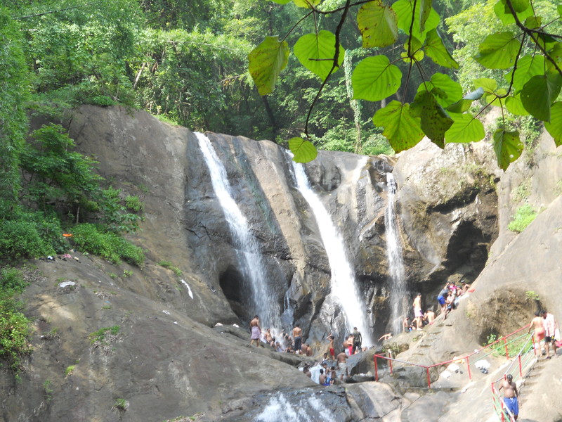 Kumbavuruty water falls2.jpg