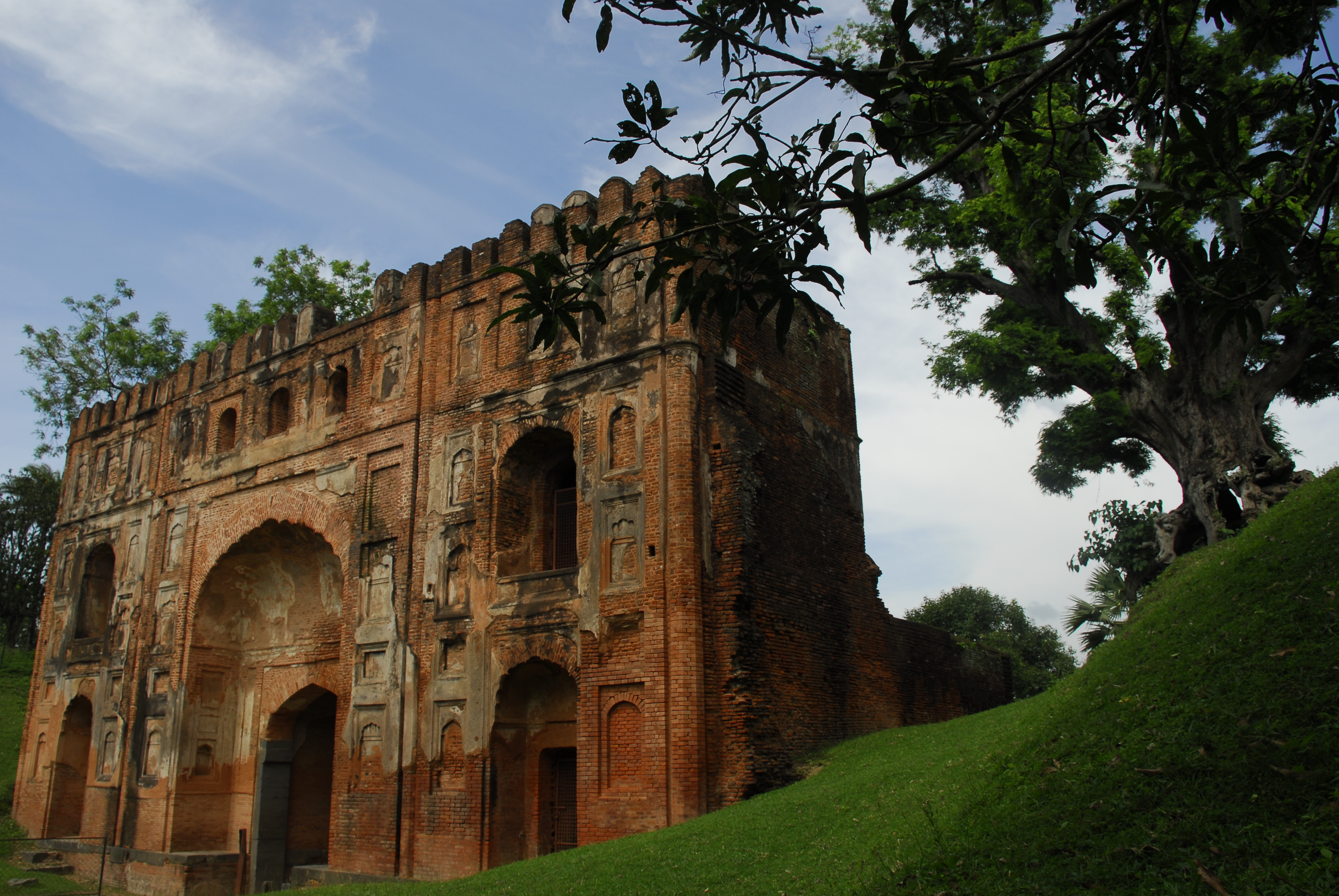 Lukochuri Darwaza lit. 'Hide and seek doorway'