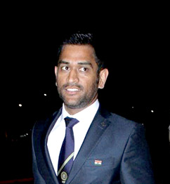 Mahendra Singh Dhoni January 2016 (cropped).jpg