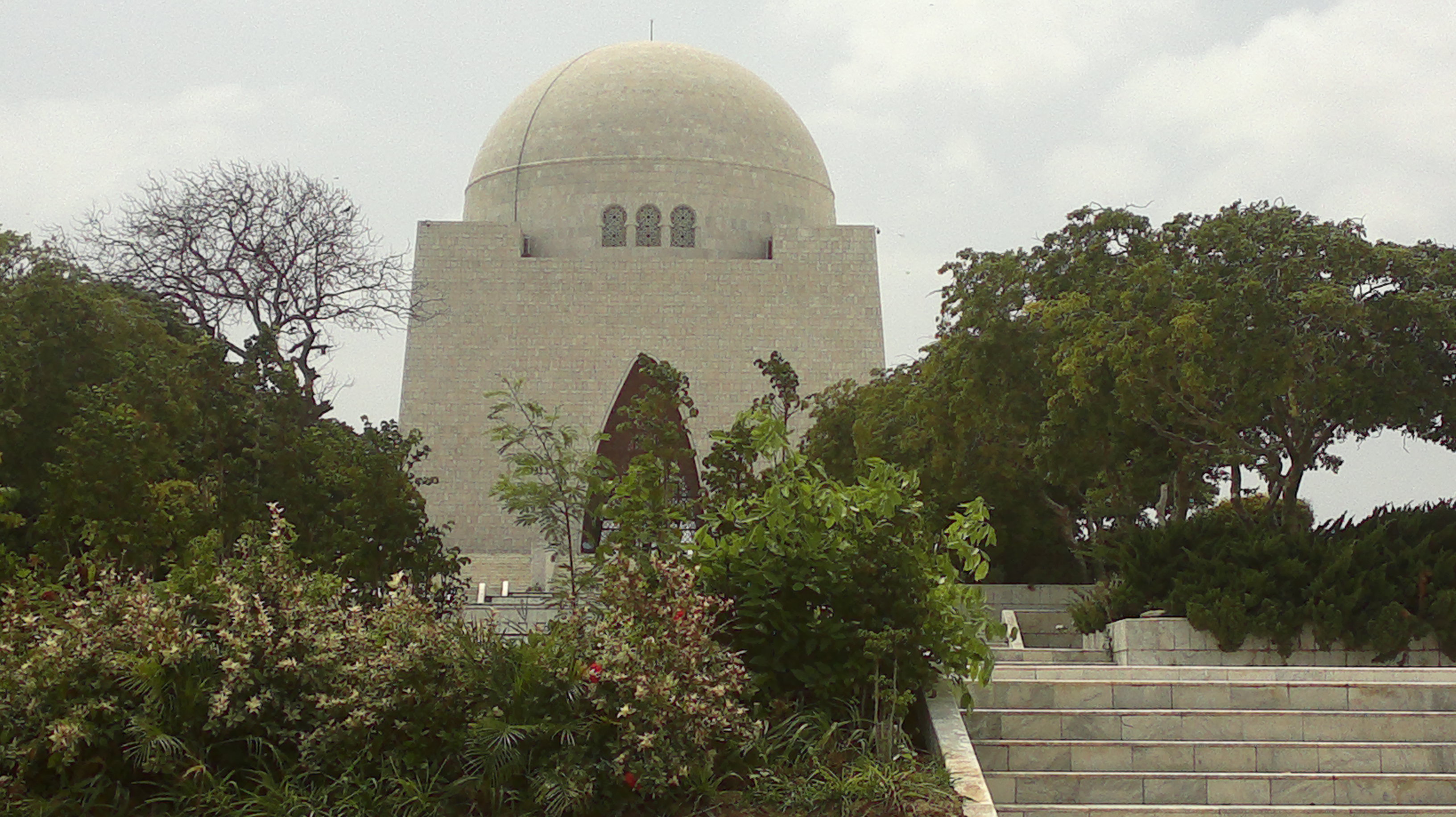 Mausoleum of the Quaid-e-Azam Muhammad Ali jinnah shades.jpg