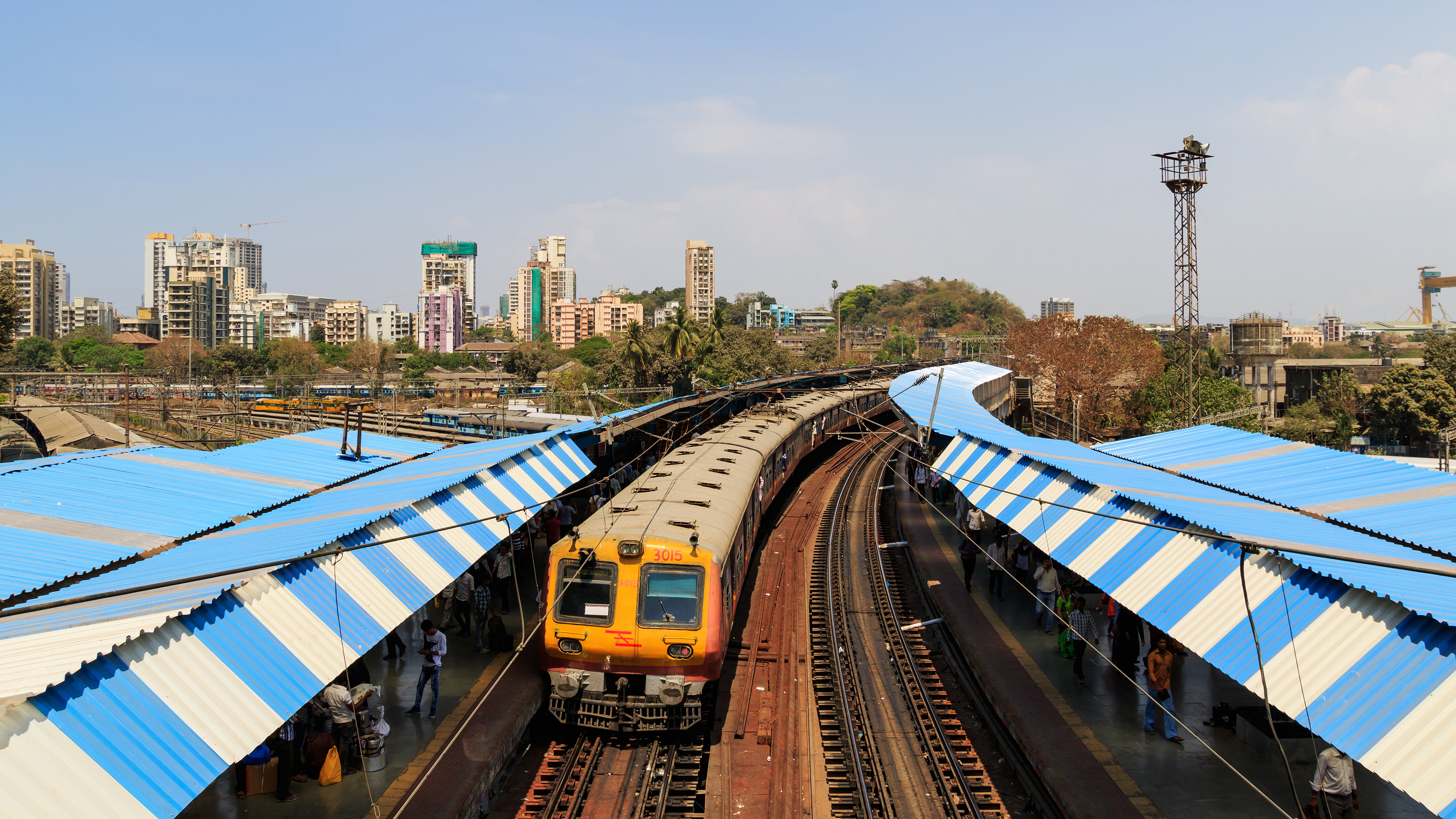 Mumbai 03-2016 60 Sandhurst Road station.jpg