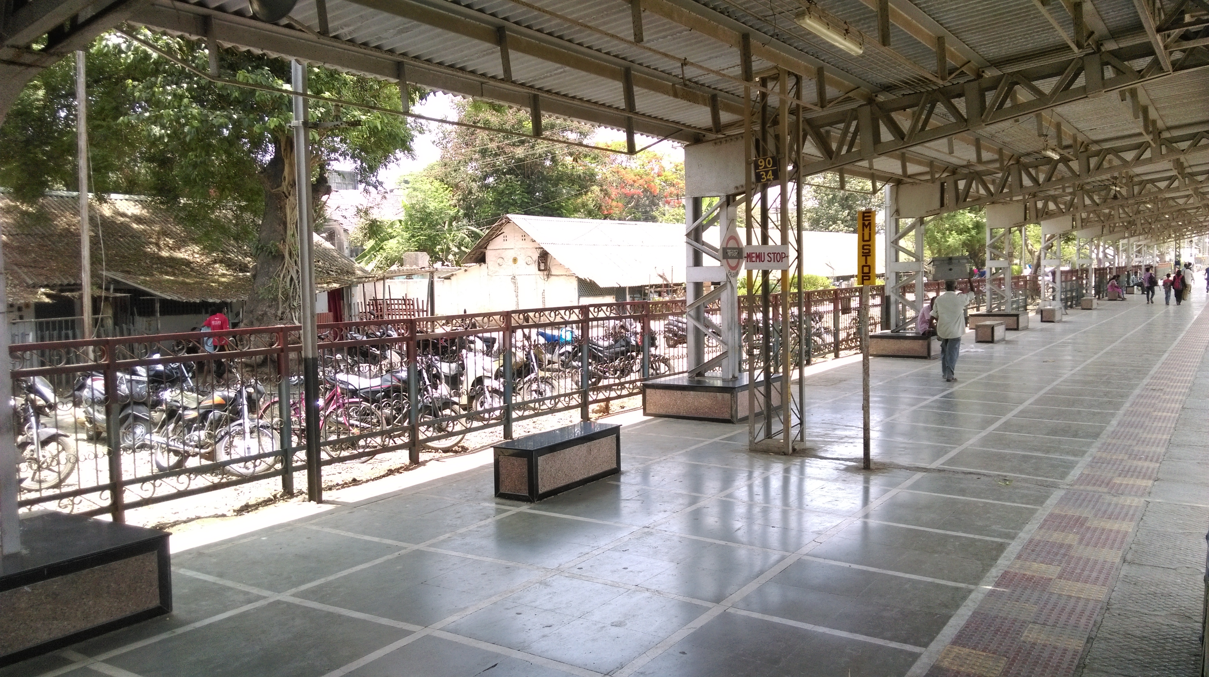 Palghar railway station – EMU halt