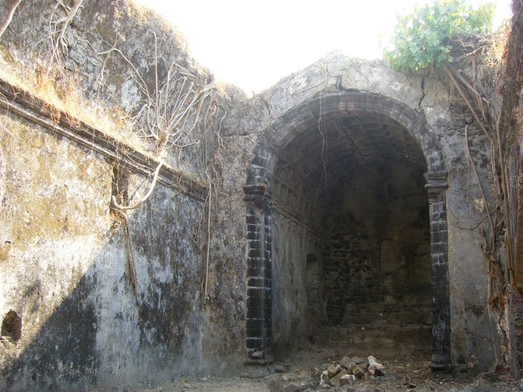 Portuguese church of Korlai fort.jpg