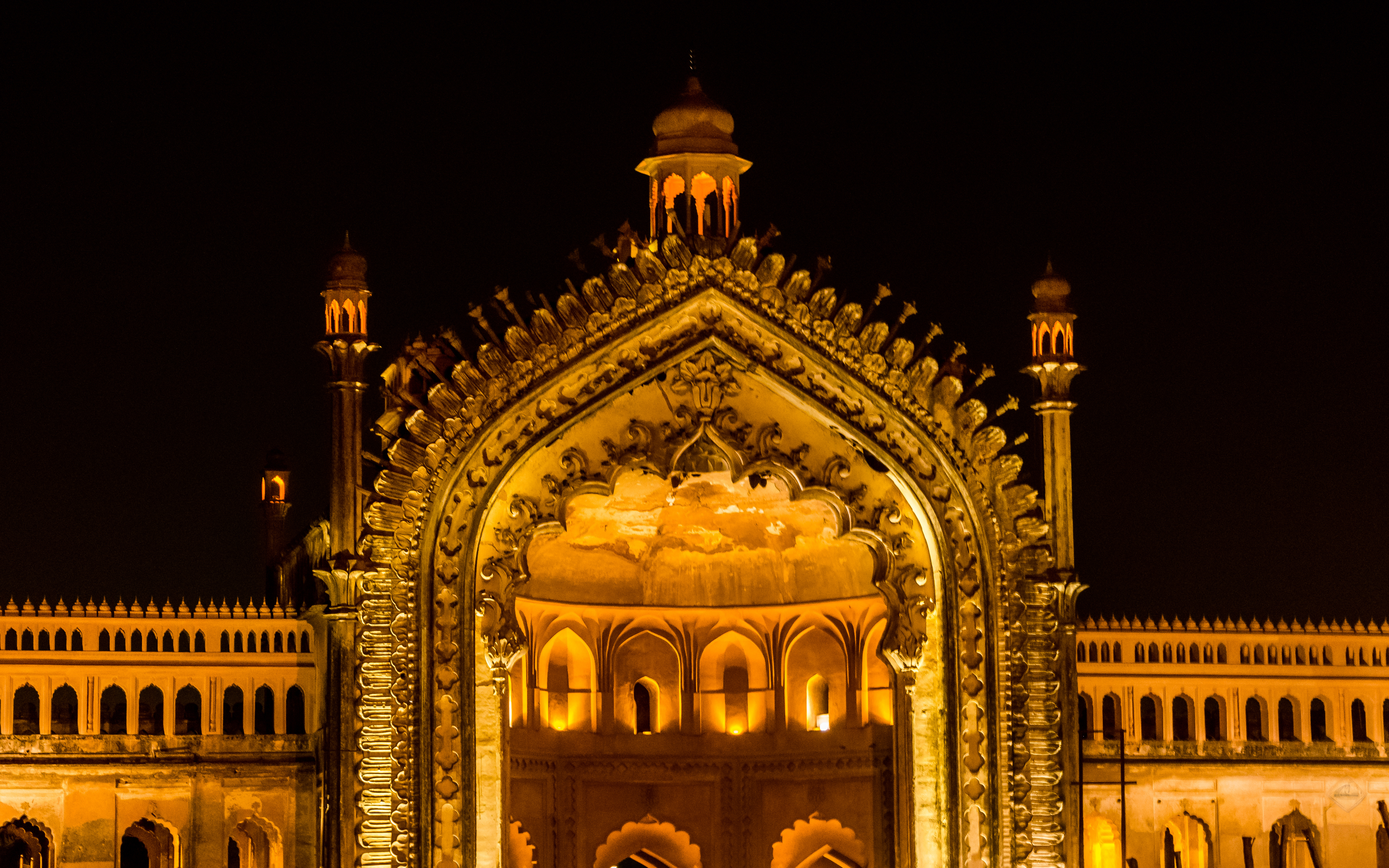 Rumi Darwaza at night