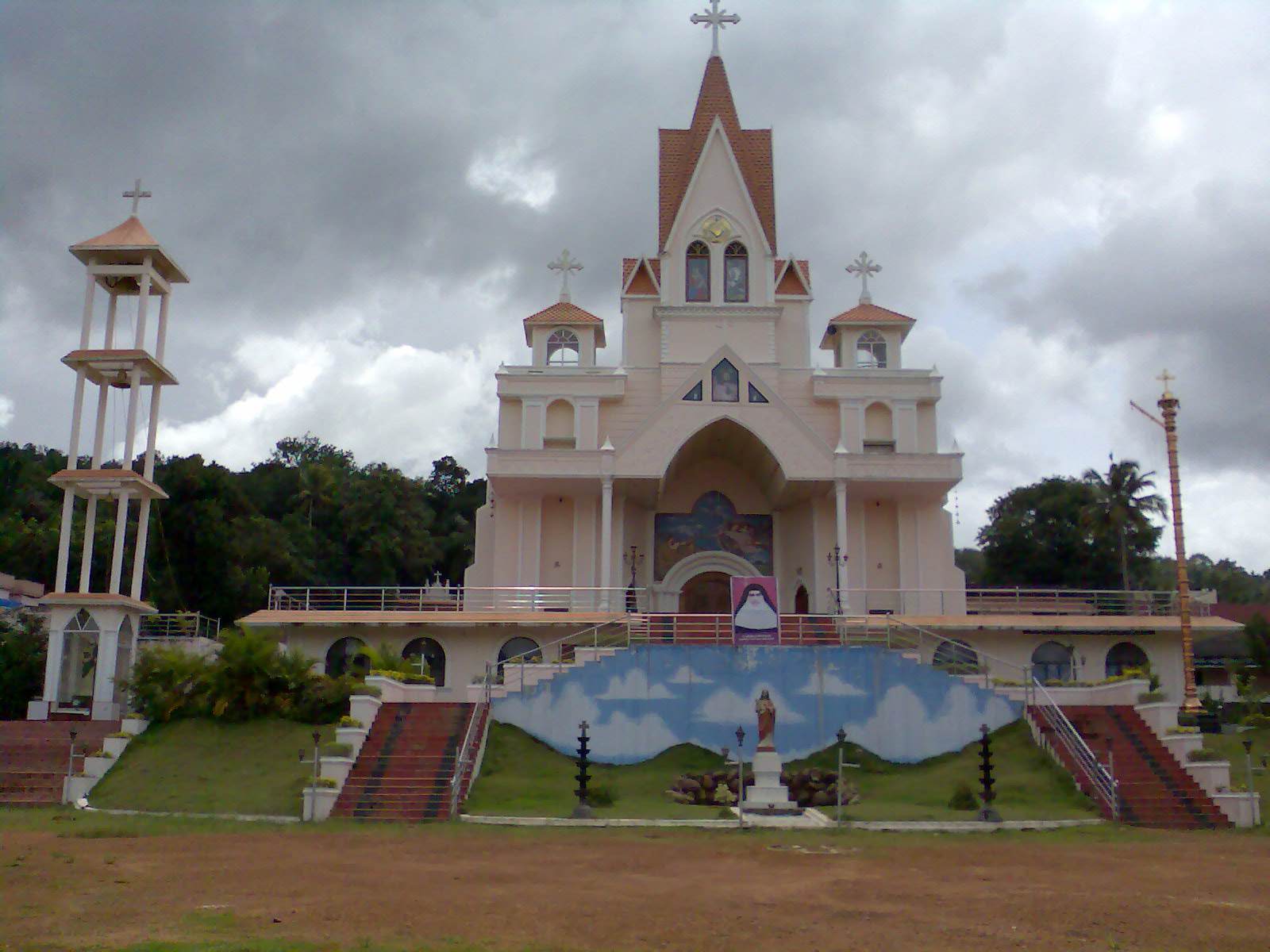 Sacred Heart church in Mylapra.jpg