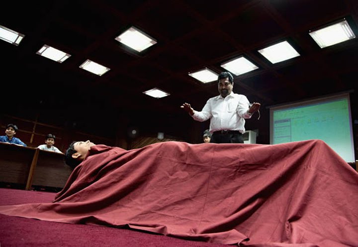 File:SanalEdamaruku training students at National Science Centre in New Delhi India.jpg
