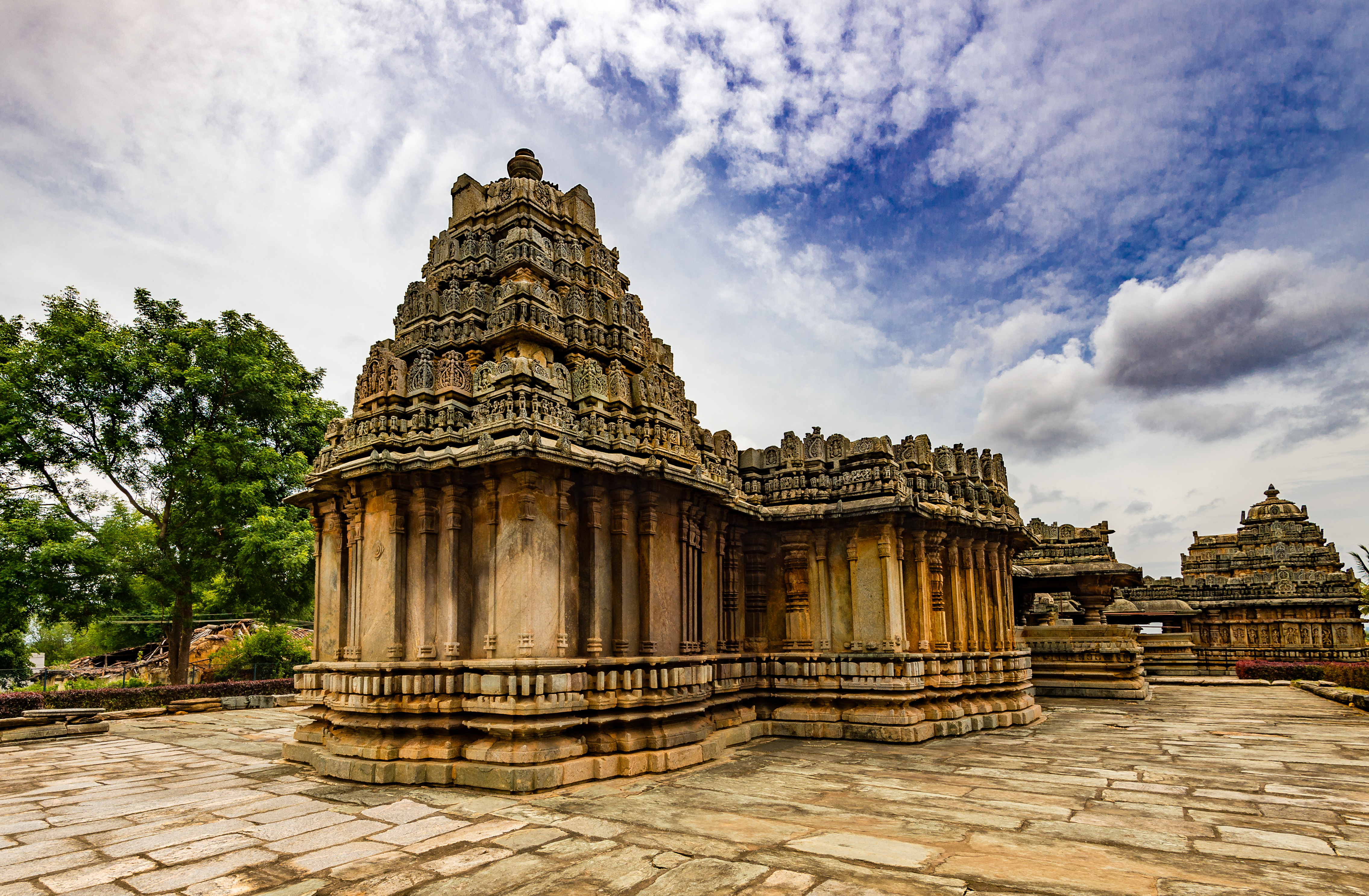 File:Sri Veeranarayana Temple - Belavadi South Western Side View 01.jpg