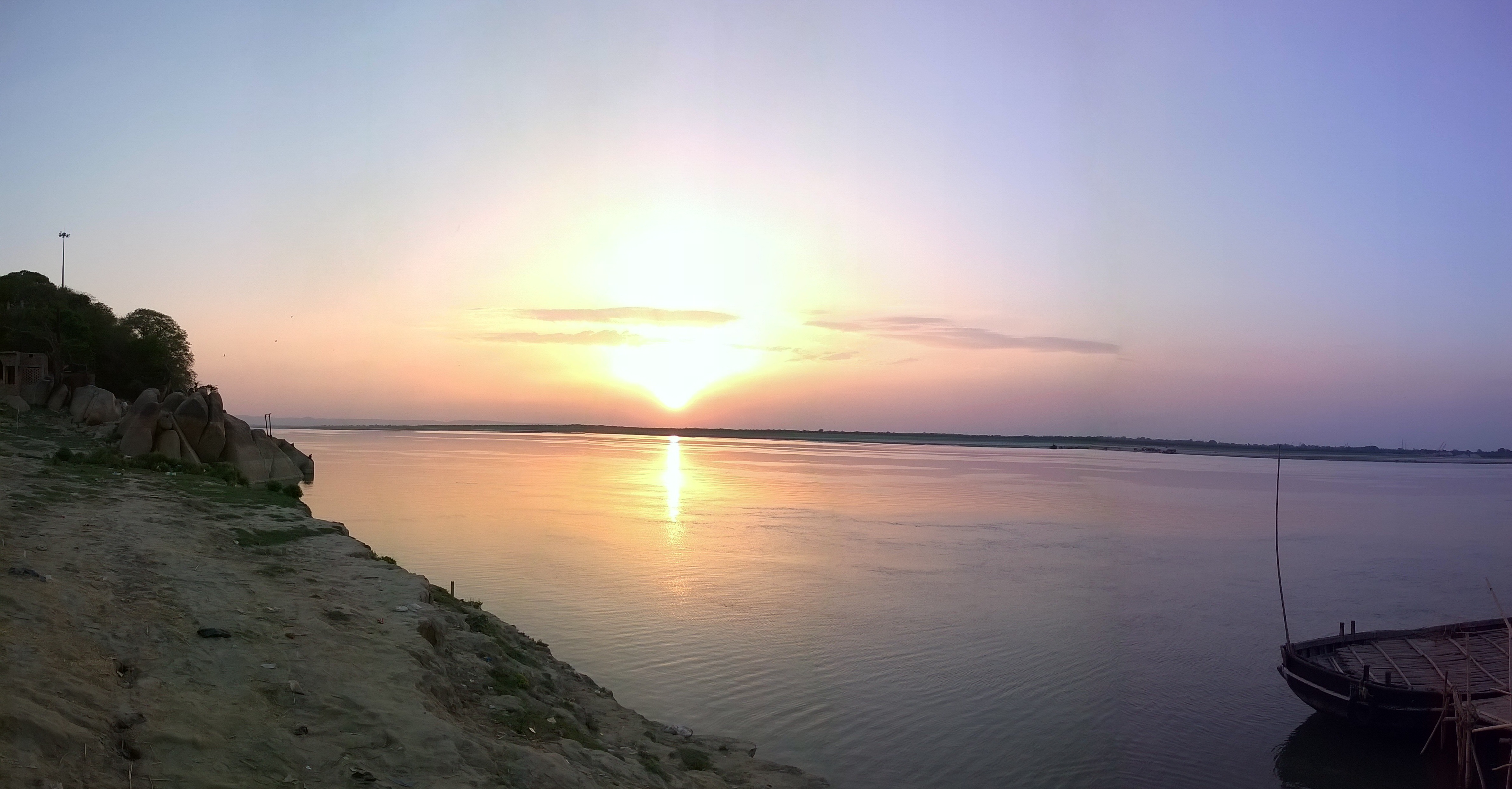 An image of the river Ganga at Baalu Ghat