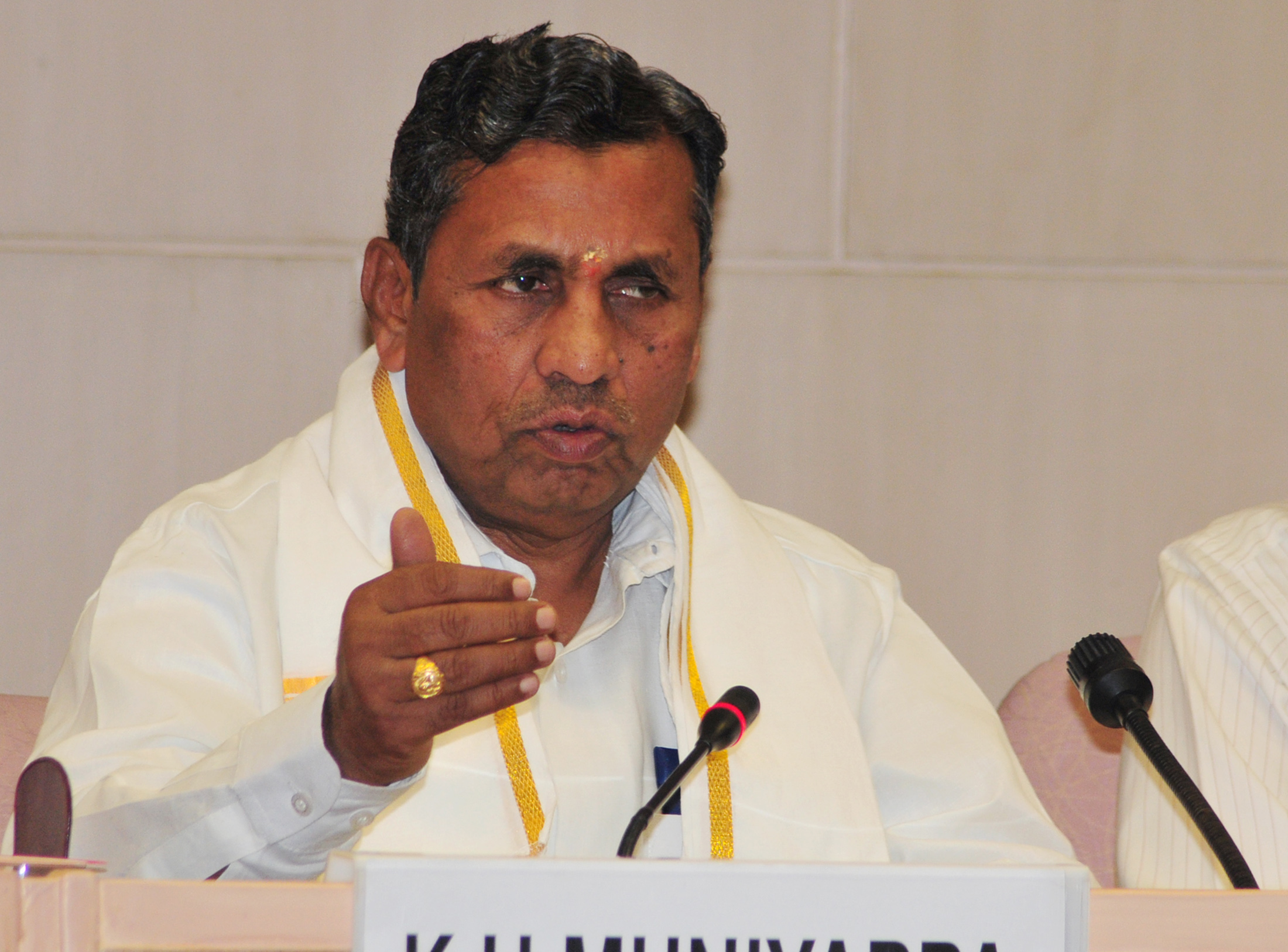 The Minister of State (Independent Charge) for Micro, Small & Medium Enterprises, Shri K.H. Muniyappa interacting with the Press, in New Delhi on April 02, 2013.jpg