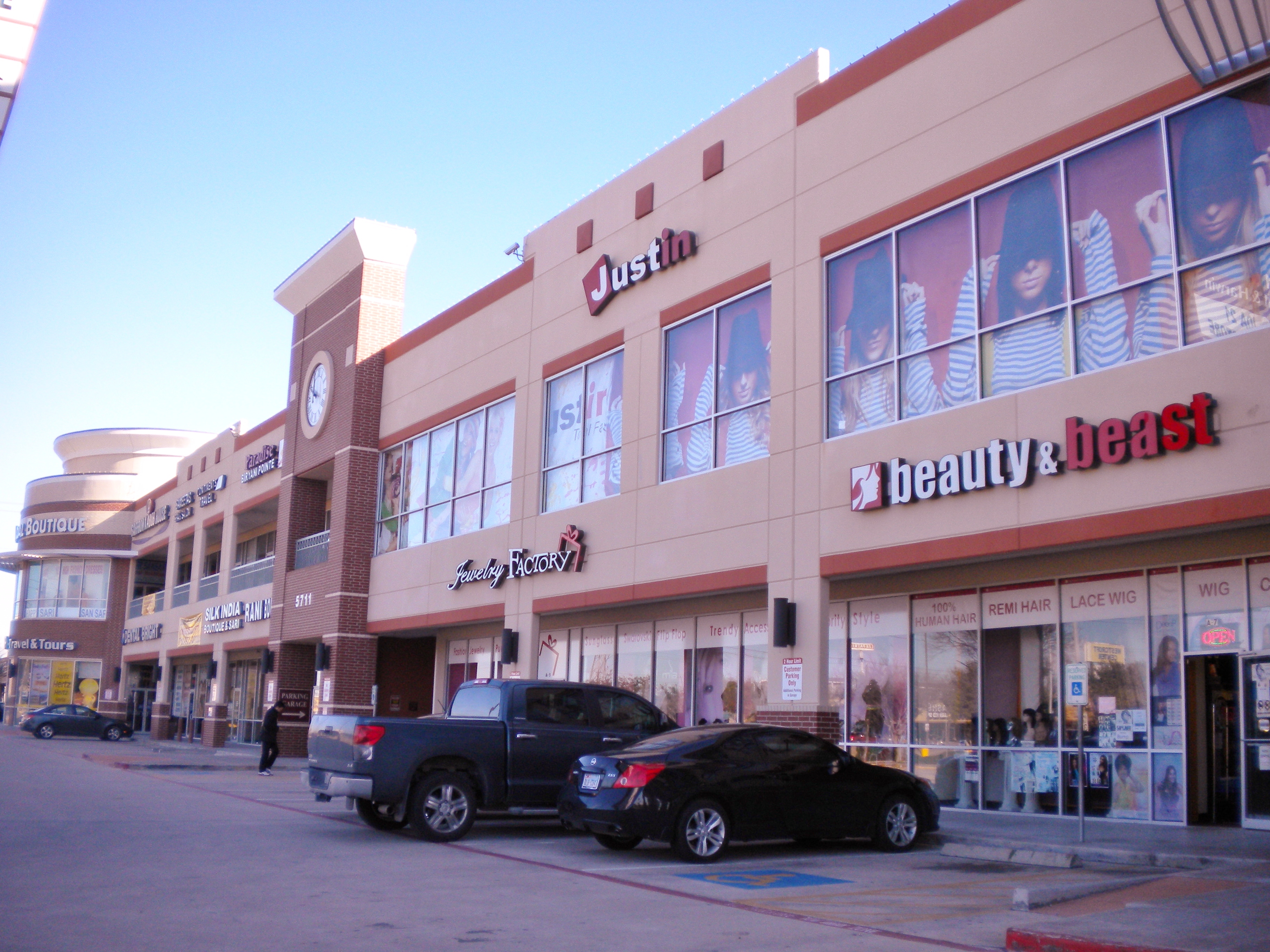 The Plaza @ Hillcroft & Hawrin5711 Hillcroft St. Houston, TX 77036