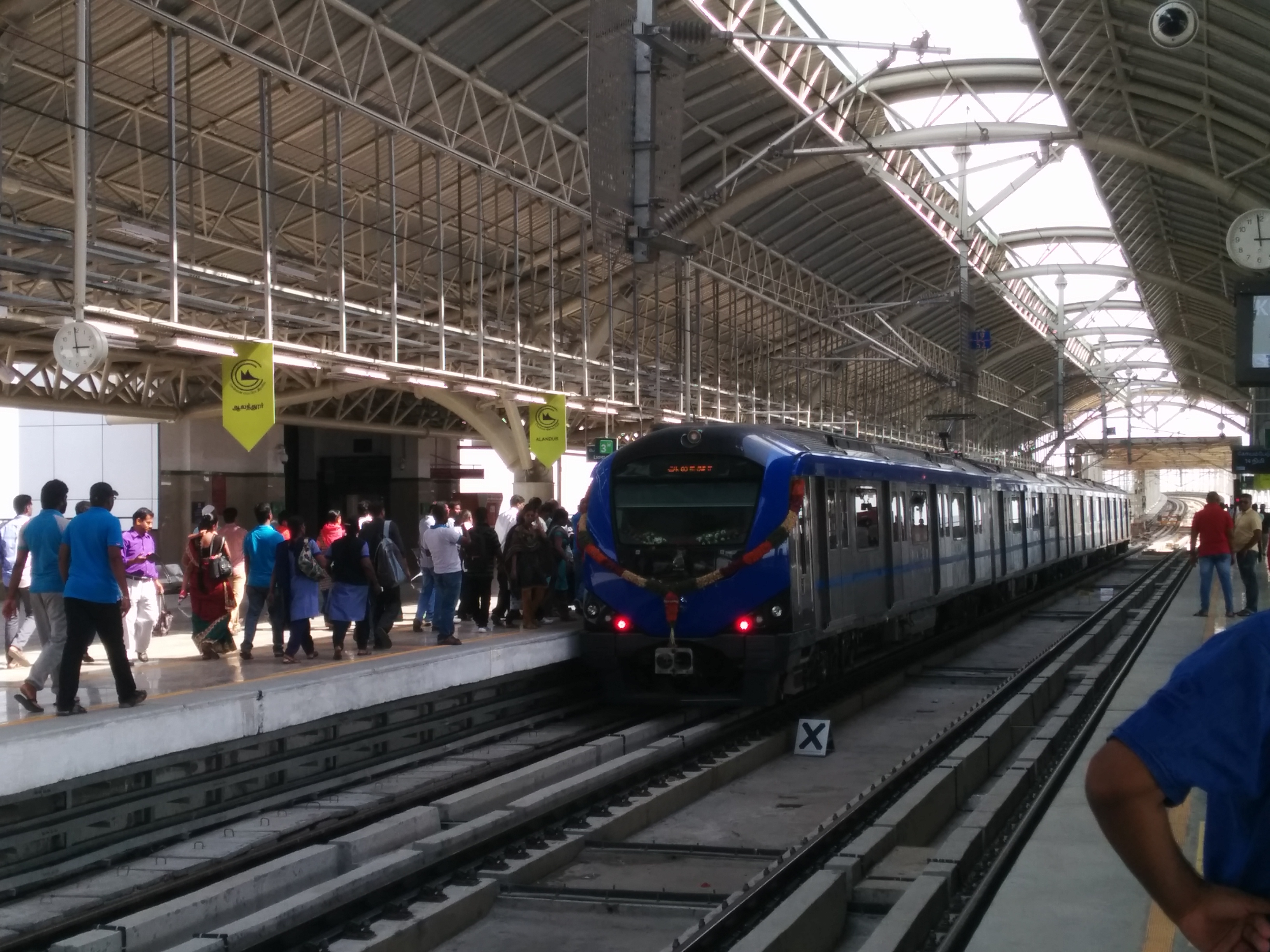 Train at Alandur station (2).jpg