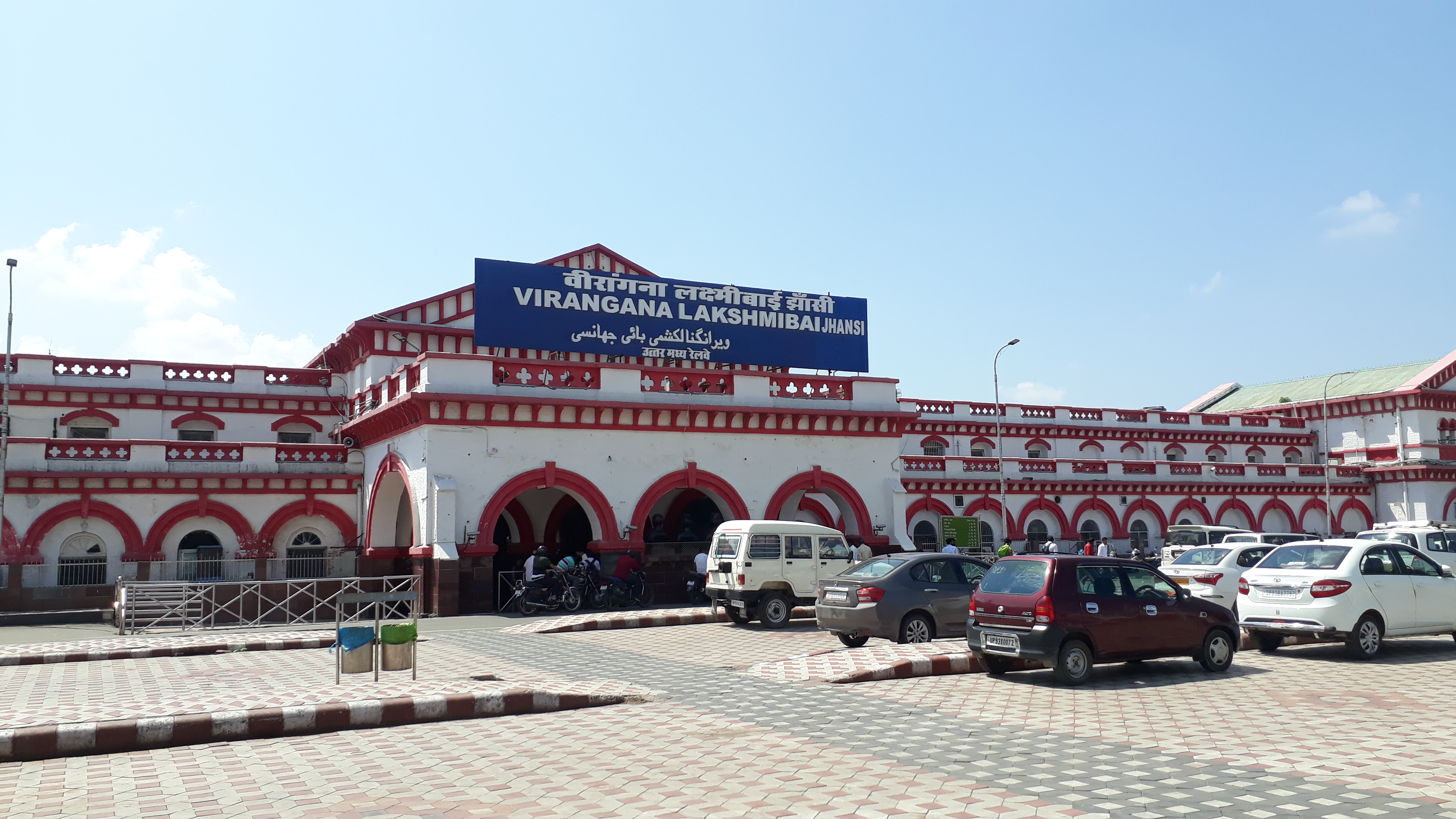 Virangana Lakshmibai Railway Station 09.jpg
