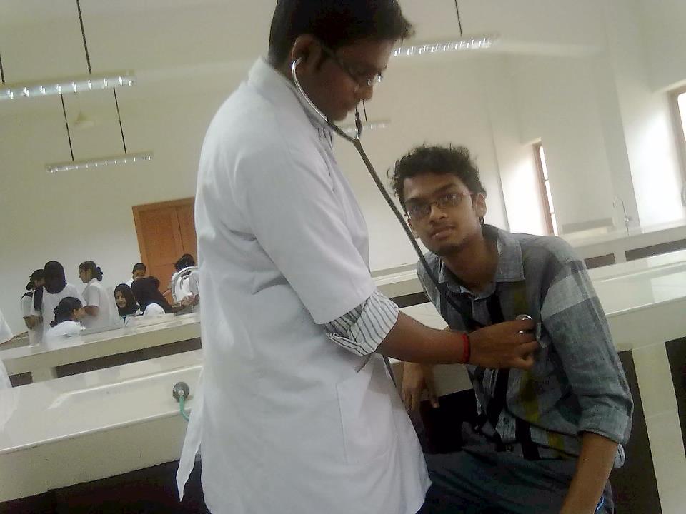 File:Students of azeezia medical college.jpg